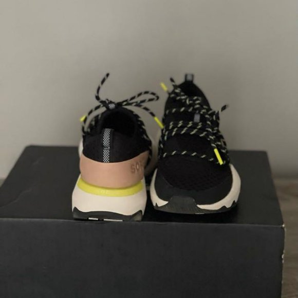 Sorel Women's Kinetic Impact Lace Sneaker - Size 8.5 - Picture 3 of 5